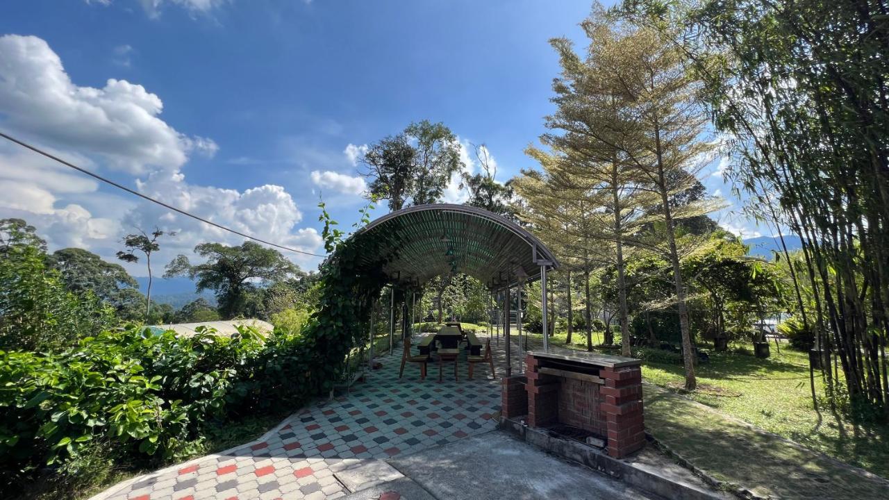 Red House The Garden Stay In Bukit Tinggi By Play Bentong Eksteriør billede