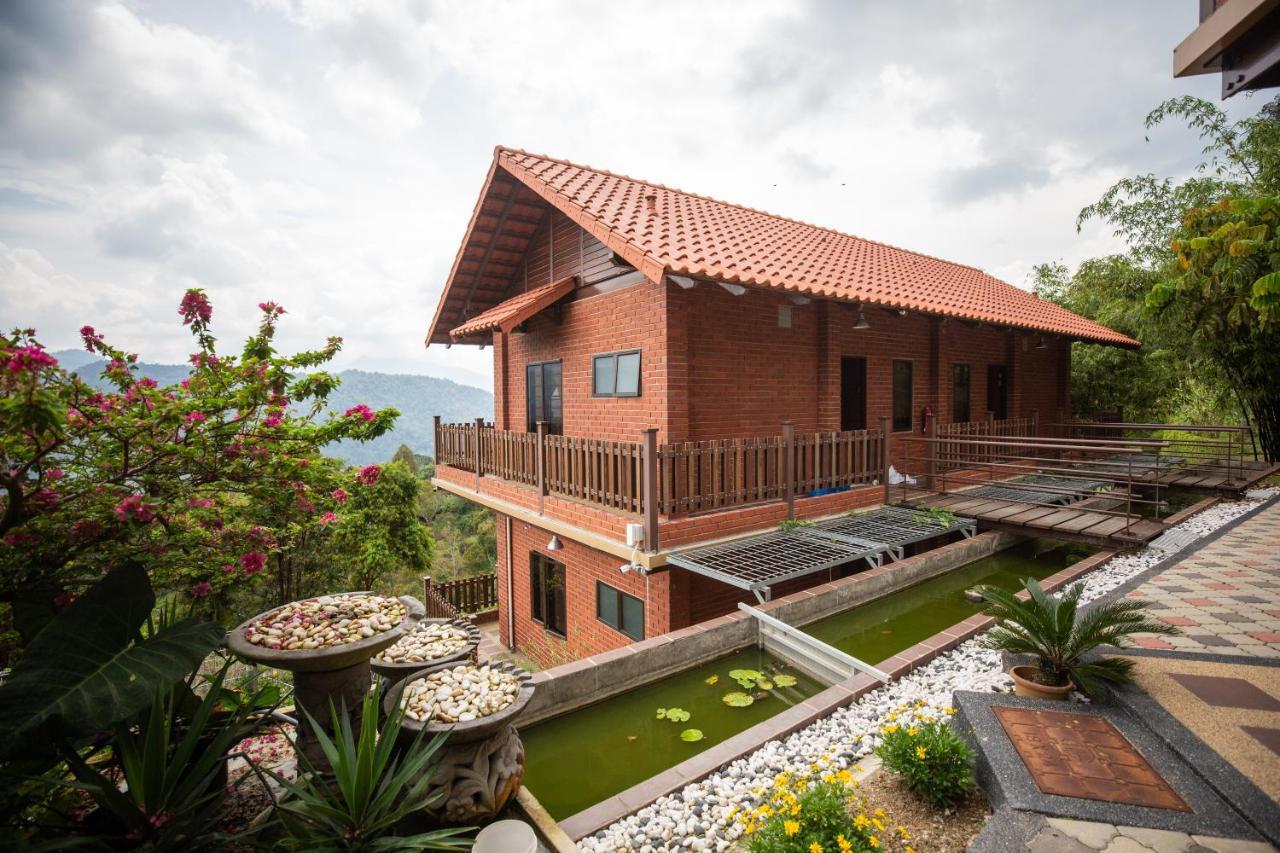 Red House The Garden Stay In Bukit Tinggi By Play Bentong Eksteriør billede
