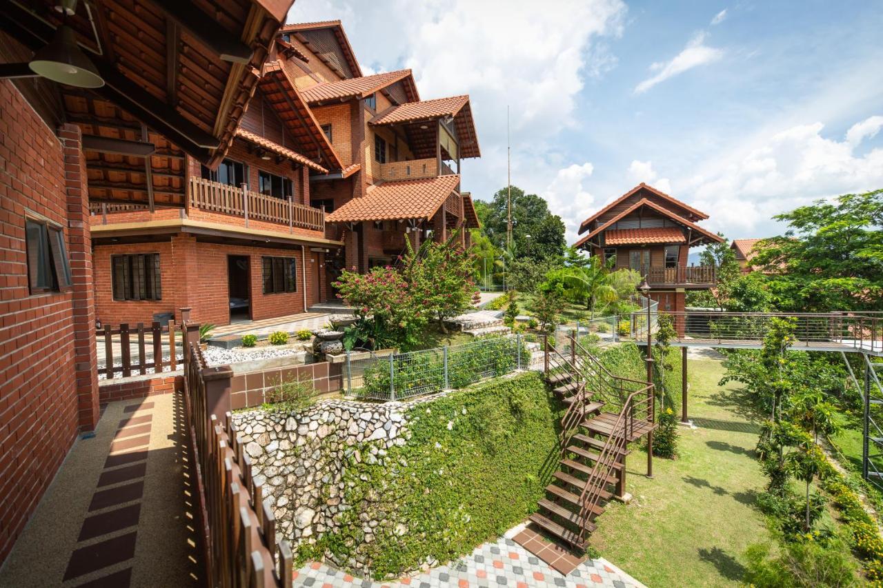 Red House The Garden Stay In Bukit Tinggi By Play Bentong Eksteriør billede