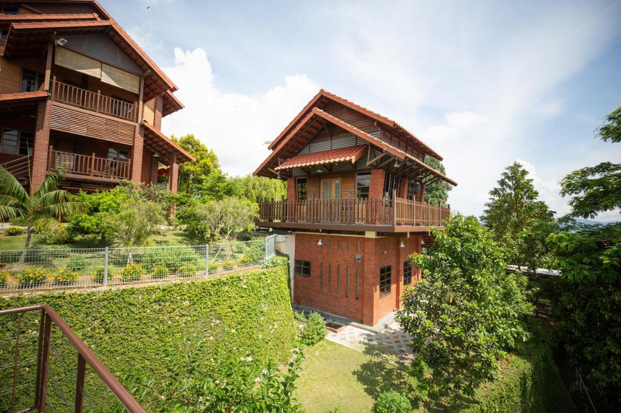 Red House The Garden Stay In Bukit Tinggi By Play Bentong Eksteriør billede