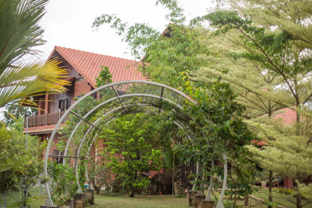 Red House The Garden Stay In Bukit Tinggi By Play Bentong Eksteriør billede