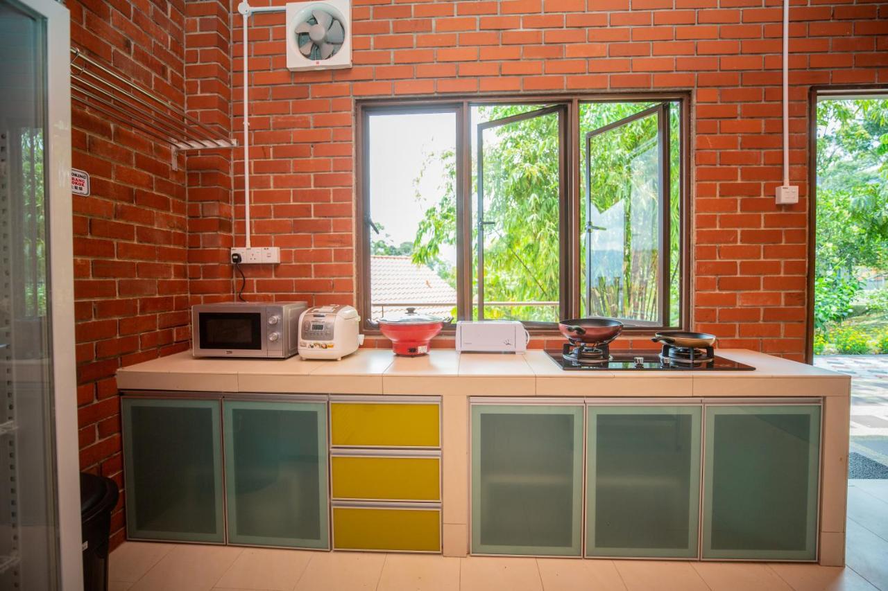 Red House The Garden Stay In Bukit Tinggi By Play Bentong Eksteriør billede